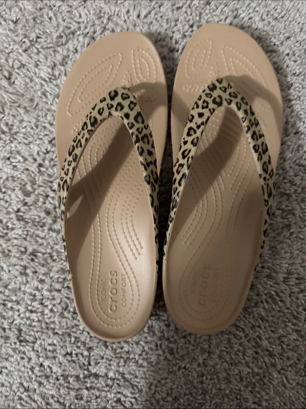 Preowned CROCS Women’s Leopard-Print Strap Beige Sandals